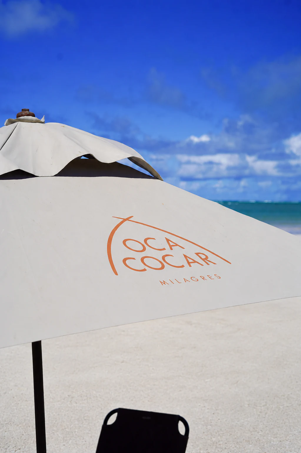 Guarda-sol da Ocacocar diante da Praia de São Miguel dos Milagres